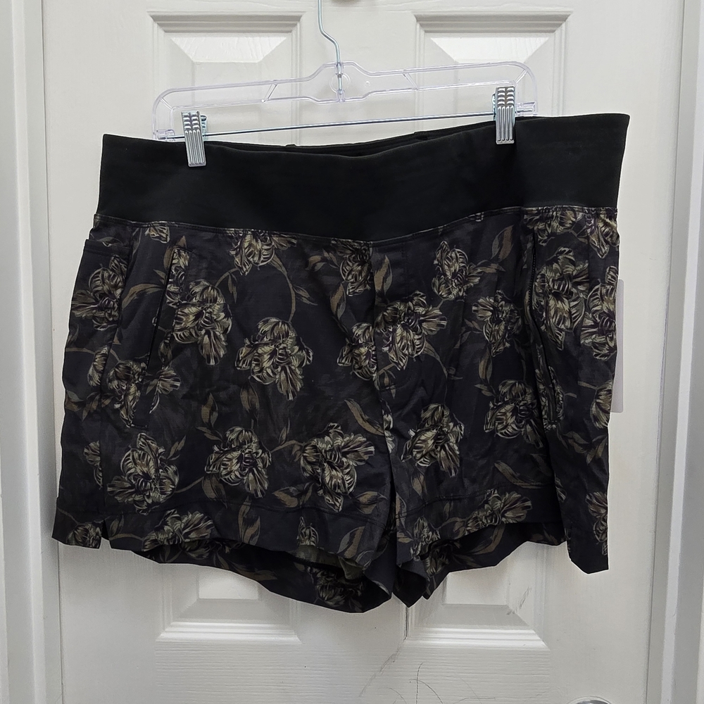 Women's Athleta Trekkie North Printed Short Sz 18, NWT